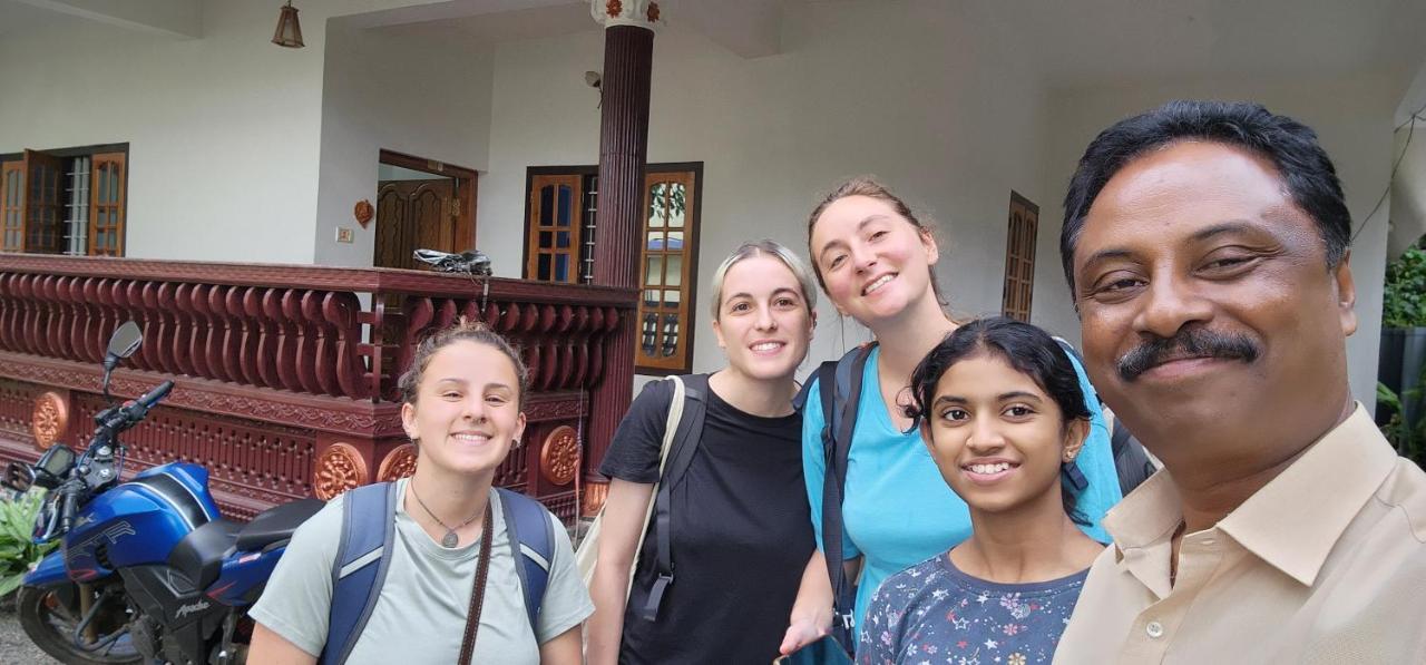 Pkn Homestay Kumily Thekkady Eksteriør billede